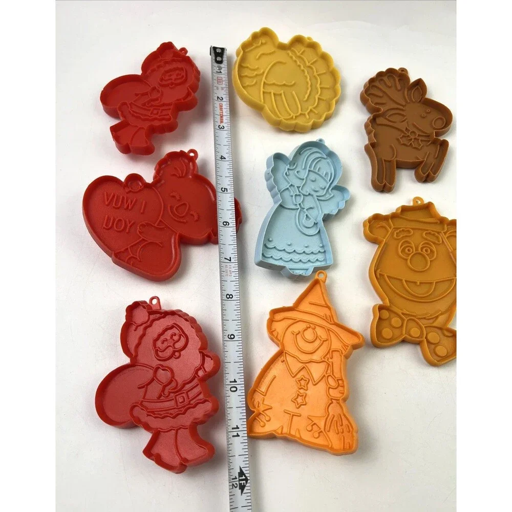 Hallmark Cookie Cutters Lot of 8 Holiday, Fozzybear, Turkey, Reindeer, Xmas